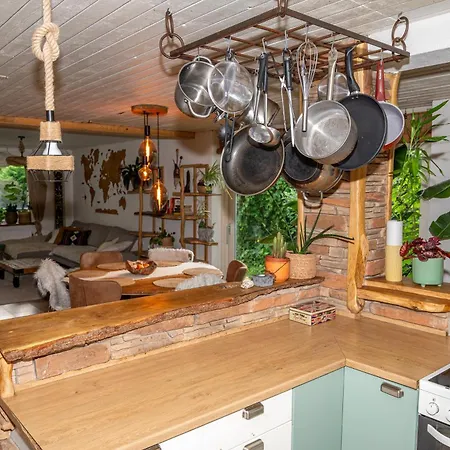 Boka's Forest Getaway 比隆